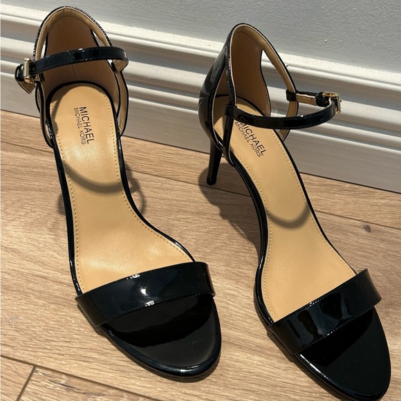 Michael Kors Simone Sandal - Picture 3 of 14